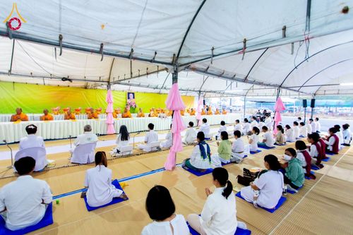 ภาพ No.199383:พิธีถวายภัตตาหารเป็นสังฆทาน แด่พระธรรมยาตรา ณ อนุสรณ์สถานบางปลา วัดบางปลา อำเภอบางเลน จังหวัดนครปฐม ในโครงการธรรมยาตรา กตัญญูบูชา มหาปูชนียาจารย์ พระมงคลเทพมุนี(สด จนฺทสโร) พระผู้ปราบมาร อนุสรณ์สถาน 7 แห่ง ปีที่ 13 วันที่ 22 มกราคม พ.ศ. 2568