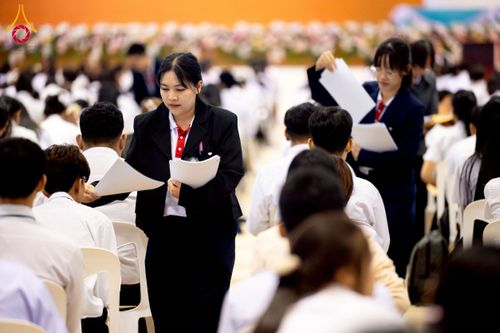 ภาพ No.273314:วันที่ 23 พฤศจิกายน พ.ศ. 2568 การสอบตอบปัญหาธรรมะ ทางก้าวหน้า "ระดับอุดมศึกษา" ณ ห้องแก้วสารพัดนึก 1 สภาธรรมกายสากล วัดพระธรรมกาย จ.ปทุมธานี