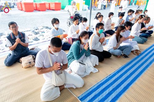 ภาพ No.201450:พิธีถวายภัตตาหารเป็นสังฆทาน แด่พระธรรมยาตรา ณ อนุสรณ์สถานบางปลา วัดบางปลา อำเภอบางเลน จังหวัดนครปฐม ในโครงการธรรมยาตรา กตัญญูบูชา มหาปูชนียาจารย์ พระมงคลเทพมุนี(สด จนฺทสโร) พระผู้ปราบมาร อนุสรณ์สถาน 7 แห่ง ปีที่ 13 วันที่ 25 มกราคม พ.ศ. 2568