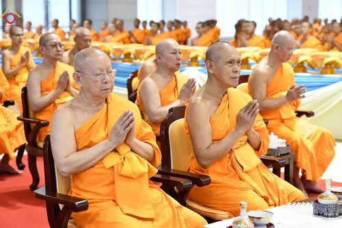 ภาพ No.146107:วันมหารำลึก ครั้งที่ 34 พิธีร่วมรำลึกถึงนักสร้างบารมีที่ล่วงลับไปแล้ว , พิธีสวดพระพุทธมนต์ ณ ห้องแก้วสารพัดนึก 1 วัดพระธรรมกาย วันเสาร์ที่ 27 กรกฎาคม พ.ศ. 2567