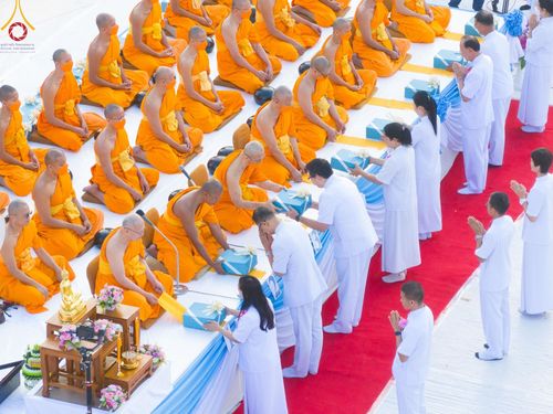 ภาพ No.112718:พิธีตักบาตรพระธรรมยาตราฯ ณ วัดสองพี่น้อง จ.สุพรรณบุรี วันที่ 15 มกราคม พ.ศ. 2567