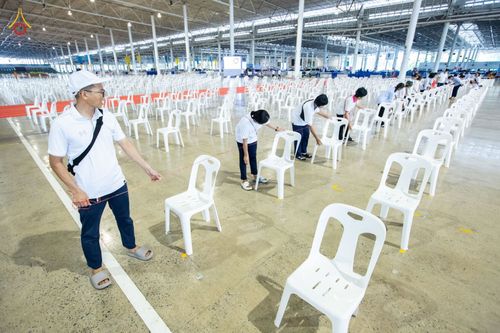 ภาพ No.88709:คณะสงฆ์ เจ้าหน้าที่ และสาธุชน ทุ่มเทแรงกายแรงใจเตรียมงาน เพื่องานวันครูผู้ค้นพบวิชชาธรรมกาย ตั้งแต่วันที่ 20 กันยายน พ.ศ. 2566