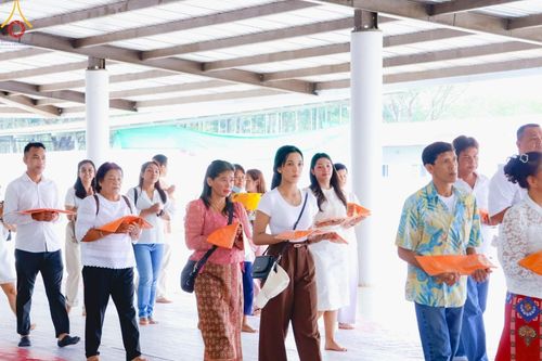 ภาพ No.186474:พิธีตัดปอย ปลงผม เวียนประทักษิณ  มอบบาตรผ้าไตร ขอขมาผู้ปกครอง และพิธีบรรพชาอุปสมบท  โครงการอุปสมบทหมู่บูชาธรรมมหาปูชนียาจารย์  ประจำปี 2567 ณ ศูนย์ปฏิบัติธรรมภาคใต้และวัดคงคาเลียบ อ.บางกล่ำ จ.สงขลา วันอาทิตย์ที่ 8 ธันวาคม พ.ศ. 2567