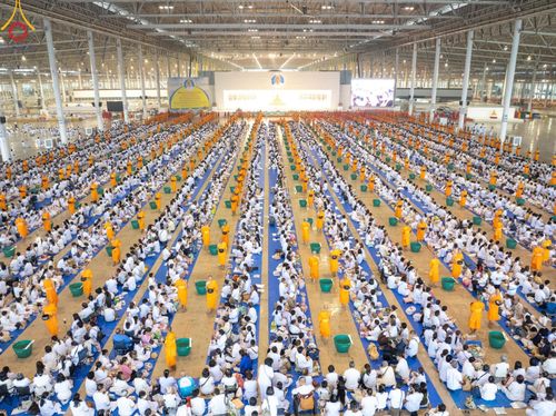 ภาพ No.205872:พิธีตักบาตร และ พิธีบูชาข้าวพระ ในวันอาทิตย์ต้นเดือน 2 กุมภาพันธ์ พ.ศ. 2568 ณ สภาธรรมกายสากล วัดพระธรรมกาย