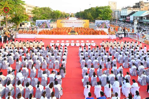 ภาพ No.312571:วันอาทิตย์ที่ 8 มีนาคม พ.ศ.2569 ทำบุญเมืองนครราชสีมา 558 ปี ตักบาตรพระ 10,000 รูป