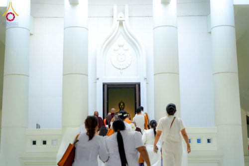 ภาพ No.327697:วันที่ 1-6 พฤษภาคม พ.ศ.2569 ต้อนรับชาวต่างชาติ พระภิกษุ คณะชาวเมียนมาร์  อุบาสิกาชาวอินเดีย เยี่ยมชมวัดพระธรรมกายและสักการะพระมหาธรรมกายเจดีย์