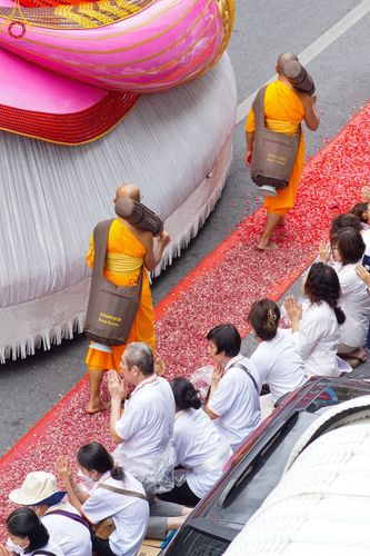 ภาพ No.128502:พิธีอัญเชิญพระบรมสารีริกธาตุ " ใจกลางเมืองนครหาดใหญ่ " เพื่อประดิษฐาน ณ มหารัตนเจดีย์สิริปทุมสวรรค์ (เจดีย์อริยพุทธะ 5 พระองค์) ศูนย์ปฏิบัติธรรมภาคใต้ อ.บางกล่ำ จ.สงขลา  วันที่ 9 มีนาคม พ.ศ. 2567 (ชุดที่ 2)