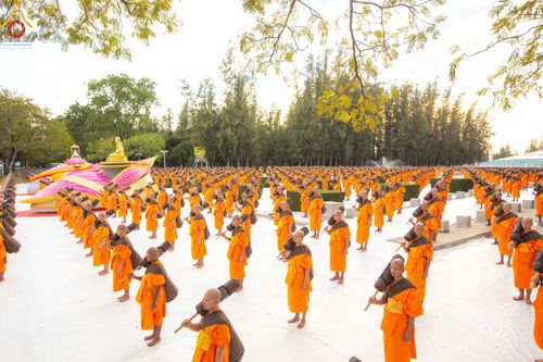 ภาพ No.186942:พระธรรมยาตราปฏิบัติธรรม และถ่ายภาพหมู่ประวัติศาสตร์ ปีที่ 13 ณ ลานทิศตะวันออก มหาวิหารพระมงคลเทพมุนี วัดพระธรรมกาย จ.ปทุมธานี วันเสาร์ที่ 28 ธันวาคม พ.ศ. 2567
