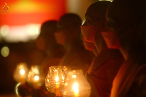 ภาพ No.81884:พิธีจุดวิสาขประทีปและเวียนประทักษิณ เนื่องในวันวิสาขบูชา วันเสาร์ที่ 3 มิถุนายน 2566 ณ ลานธรรมพระมหาธรรมกายเจดีย์ วัดพระธรรมกาย จ.ปทุมธานี