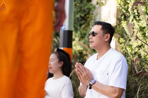 ภาพ No.290430:วันที่ 7 มกราคม พ.ศ. 2569 พิธีต้อนรับพระธรรมยาตรา ณ อนุสรณ์สถานลำดับที่ 2  สถานที่ตั้งมโนปณิธานบวชตลอดชีวิต อนุสรณ์สถานคลองบางนางแท่น (ภาพชุดที่ 2) อ.สามพราน จ.นครปฐม ในโครงการธรรมยาตรา กตัญญูบูชา มหาปูชนียาจารย์ พระมงคลเทพมุนี(สด จนฺทสโร) พระผู้ปราบมาร 