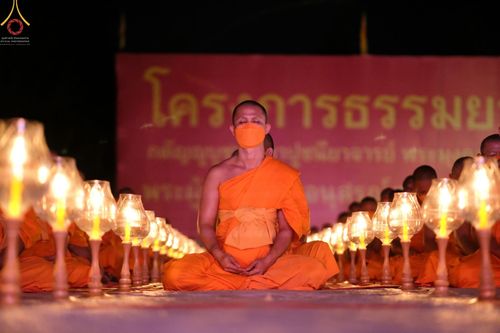 ภาพ No.70283:พิธีจุดประทีปถวายเป็นพุทธบูชา และบูชาธรรมมหาปูชนียาจารย์ ในโครงการธรรมยาตรากตัญญูบูชา มหาปูชนียาจารย์ พระมงคลเทพมุนี(สด จนฺทสโร) พระผู้ปราบมาร ปีที่ 11 ณ อนุสรณ์สถานลำดับที่ 2 สถานที่ตั้งมโนปณิธานบวชตลอดชีวิต อนุสรณ์สถานคลองบางนางแท่น อ.สามพราน จ.นครปฐม 