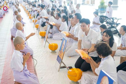 ภาพ No.319478:วันเสาร์ที่ 4 เมษายน พ.ศ.2569 พิธีขอขมา มอบผ้าไตร และถวายบาตรแด่นาคธรรมทายาท ในโครงการบรรพชาสามเณรฟื้นฟูพระพุทธศาสนาทั่วไทย โครงการหน่อแก้วเปรียญธรรม รุ่นที่ 14 โครงการสามเณรยุวธรรมทายาท รุ่นที่ 34 โครงการสามเณรมัชฌิมธรรมทายาท รุ่นที่ 30 ณ สภาธรรมกายสากล