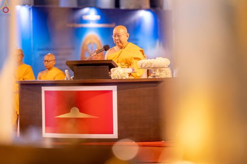 ภาพ No.280288:วันที่ 31 ธันวาคม พ.ศ.2568 -วันที่ 1 มกราคม พ.ศ.2569 พิธีฉลองชัยสวดมนต์บทธัมมจักกับปปวัตนสูตร ครบ 8,000,000,000 จบ , พิธีสวดมนต์ข้ามปี ณ วัดพระธรรมกาย