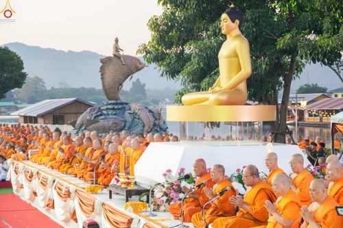 ภาพ No.282562:วันเสาร์ที่ 20 ธันวาคม พ.ศ.2568 พิธีตักบาตรพระ 10,000 รูป (ชุด 2) เนื่องในโอกาส 194 ปี จังหวัดกาญจนบุรี และอุทิศส่วนกุศลให้แด่บรรพชนทั้งหลาย บริเวณถนนสองแคว (Skywalk) เมืองกาญจนบุรี