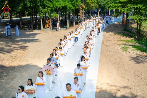 ภาพ No.285728:วันพุธที่ 10 ธันวาคม พ.ศ.2568  พิธีตอกเสาเข็มมงคลต้นสุดท้าย รองรับองค์พระเจดีย์เพื่อสร้างสันติภาพโลก ณ ศูนย์ปฏิบัติธรรมและศูนย์อบรมเยาวชน ชัยนาท