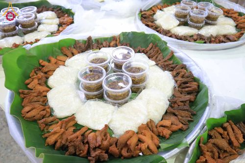 ภาพ No.303979:วันที่ 28 มกราคม พ.ศ. 2569 พิธีถวายภัตตาหารเป็นสังฆทาน แด่พระธรรมยาตรา ณ วัดพระธรรมกาย  จังหวัดปทุมธานี ในโครงการธรรมยาตรา กตัญญูบูชา มหาปูชนียาจารย์ พระมงคลเทพมุนี(สด จนฺทสโร) พระผู้ปราบมาร อนุสรณ์สถาน 7 แห่ง ปีที่ 14