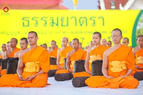 ภาพ No.294577:วันอาทิตย์ที่ 14 ธันวาคม พ.ศ.2568 พระธรรมยาตราปฏิบัติธรรมและถ่ายภาพหมู่ประวัติศาสตร์ ณ วัดสองพี่น้อง ต.ต้นตาล อ.สองพี่น้อง จ.สุพรรณบุรี ในโครงการธรรมยาตรา กตัญญูบูชา มหาปูชนียาจารย์ พระมงคลเทพมุนี(สด จนฺทสโร) พระผู้ปราบมาร อนุสรณ์สถาน 7 แห่ง ปีที่ 14