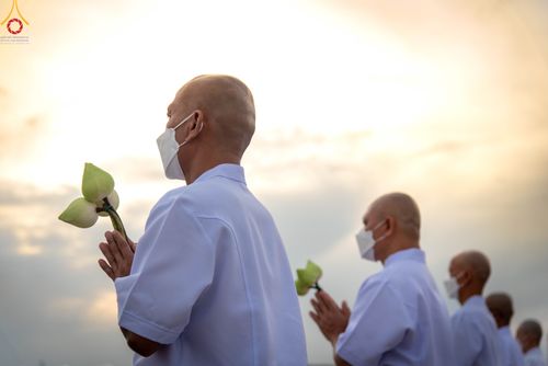 ภาพ No.82629:พิธีเวียนประทักษิณ, พิธีวันทาเจดีย์ ณ มหาธรรมกายเจดีย์  พิธีบรรพชาหมู่พระพี่เลี้ยงเข้าพรรษา, ธรรมทายาทอุดมศึกษา รุ่นที่ 50(ภาคฤดูฝน) และธรรมทายาทพุทธศาสตร์สากล รุ่นที่ 7 (ภาคฤดูฝน) วันเสาร์ที่ 17 มิถุนายน พ.ศ. 2566 ณ  โบสถ์พระไตรปิฎก วัดพระธรรมกาย จ.ปทุม