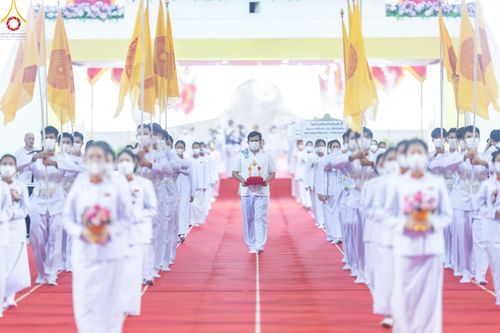 ภาพ No.85170:พิธีมุทิตาสักการะพระภิกษุ ผู้สอบได้เปรียญธรรม ๙ ประโยคระดับโลก, พิธีมอบโล่เกียรติยศและทุนการศึกษา สำนักเรียนบาลีดีเด่นทั่วประเทศ ในวันสมาธิโลก อาทิตย์ที่ 6 สิงหาคม พ.ศ. 2566 ณ สภาธรรมกายสากล วัดพระธรรมกาย