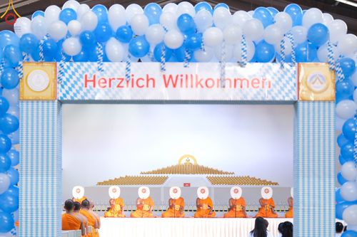 ภาพ No.91739:พิธีวิหารสังฆทาน เพื่อการเผยแผ่พระพุทธศาสนา วิชชาธรรมกายในทวีปยุโรป ในวาระอายุวัฒนมงคล 60 ปี พระวิเทศภาวนาธรรม วันอาทิตย์ที่ 22 ตุลาคม พ.ศ.2566 ณ วัดพระธรรมกายบาวาเรีย