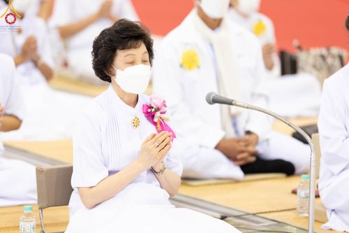 ภาพ No.105496:พิธีปฏิบัติธรรมและพิธีบูชาข้าวพระ ในวันจันทร์ที่ 1 มกราคม พ.ศ. 2567 ณ สภาธรรมกายสากล วัดพระธรรมกาย