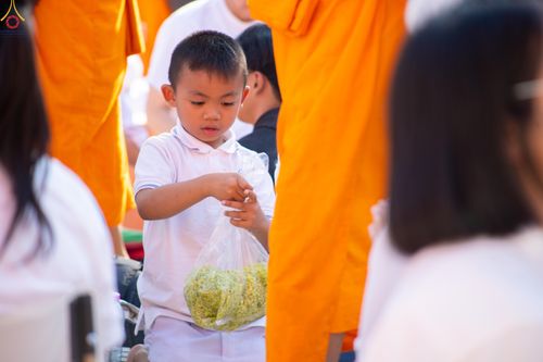 ภาพ No.292975:วันที่ 11 มกราคม พ.ศ. 2569 พิธีต้อนรับพระธรรมยาตรา ณ อนุสรณ์สถานลำดับที่ 3 (ภาพชุดที่ 2) สถานที่เกิดในเพศสมณะ วัดสองพี่น้อง อำเภอสองพี่น้อง จังหวัดสุพรรณบุรี ในโครงการธรรมยาตรา กตัญญูบูชา มหาปูชนียาจารย์ พระมงคลเทพมุนี(สด จนฺทสโร) พระผู้ปราบมาร อนุสรณ์สถ
