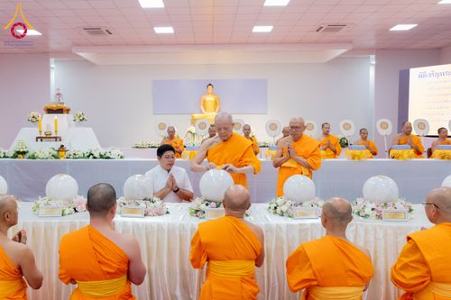 ภาพ No.294248:วันอาทิตย์ที่ 14 ธันวาคม พ.ศ.2568 พิธีเจริญพระพุทธมนต์สมโภชดวงแก้วลูกนิมิตเอก และดวงแก้วนิมิตปฏิบัติธรรม อัญเชิญประดิษฐาน  ณ วัดพระธรรมกายในประเทศสหรัฐอเมริกาและประเทศเยอรมนี 7 แห่ง ณ อาคารปลูกศรัทธา 2 วัดพระธรรมกาย