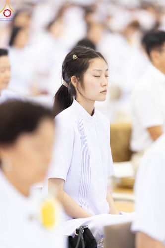 ภาพ No.105480:พิธีปฏิบัติธรรมและพิธีบูชาข้าวพระ ในวันจันทร์ที่ 1 มกราคม พ.ศ. 2567 ณ สภาธรรมกายสากล วัดพระธรรมกาย