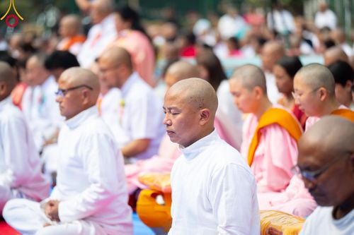 ภาพ No.313416:วันพฤหัสบดีที่ 12 มีนาคม พ.ศ. 2569 พิธีมอบบาตรและผ้าไตรในโครงการบรรพชาสามเณร 500 รูป  ณ นาคบาฮาล (Nagbahal) ประเทศเนปาล