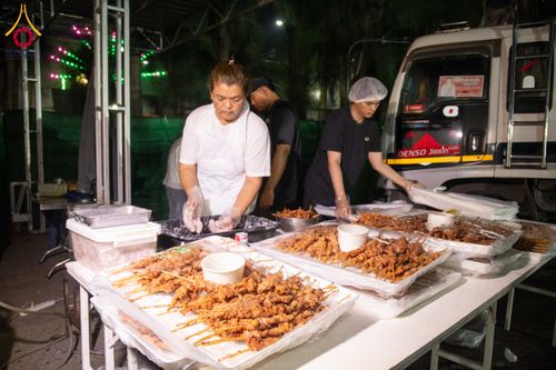 ภาพ No.287970:วันที่ 4 มกราคม พ.ศ. 2569 พิธีถวายภัตตาหารเป็นสังฆทาน แด่พระธรรมยาตรา ในโครงการธรรมยาตรา กตัญญูบูชา มหาปูชนียาจารย์ พระมงคลเทพมุนี(สด จนฺทสโร) พระผู้ปราบมาร อนุสรณ์สถาน 7 แห่ง ปีที่ 14 ณ อนุสรณ์สถานมหาวิหารพระมงคลเทพมุนี (โลตัสแลนด์) อ.สองพี่น้อง จ.สุพรร