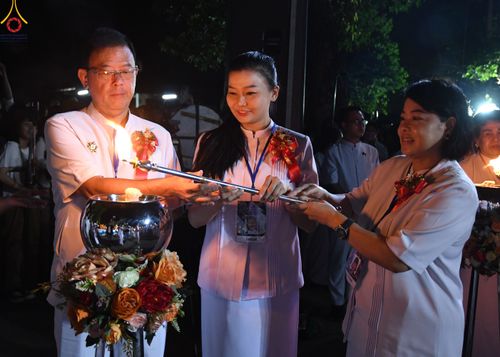 ภาพ No.82046:พิธีจุดวิสาขประทีป 22,000 ดวงและโคมลอย 3,000 ดวง ( Festival  lampion Vesak Indonesia) ณ มหาเจดียบรมพุทโธ อินโดนีเซีย  วันอาทิตย์ที่ 4 มิ.ย. พ.ศ.2566