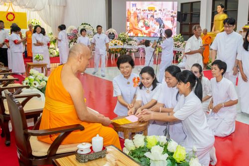 ภาพ No.314734:วันเสาร์ที่ 21 มีนาคม พ.ศ. 2569 พิธีบำเพ็ญกุศล คุณพ่อณรงค์ จินตมากุล  สิริอายุ 99 ปี 11 เดือน โยมบิดา พระครูปลัดรัตนวีรวัฒน์ (รังสฤษดิ์ อิทฺธิจินตโก) ที่ปรึกษาเจ้าคณะจังหวัดปทุมธานี เจ้าอาวาสวัดพระธรรมกาย  ณ ห้องปลูกศรัทธา 2 วัดพระธรรมกาย ปทุมธานี