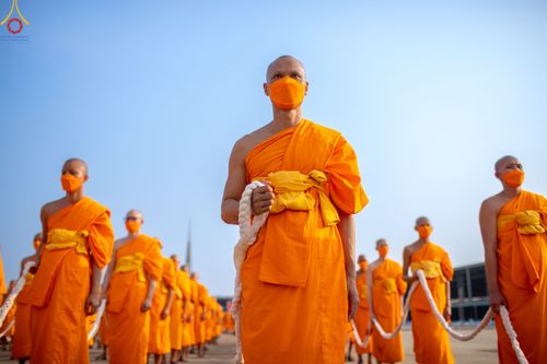 ภาพ No.79096:พิธีอัญเชิญองค์พระบรมพุทธเจ้า 24 องค์ เวียนประทักษิณรอบพระมหาธรรมกายเจดีย์ ณ วัดพระธรรมกาย  วันที่ 2 เมษายน พ.ศ. 2566