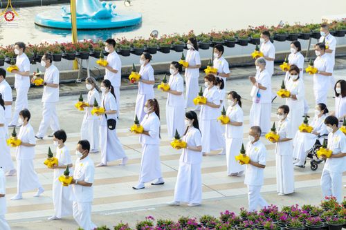 ภาพ No.79724:พิธีเวียนประทักษิณ ณ พระมหาธรรมกายเจดีย์ และพิธีวันทาเจดีย์ ในโครงการบรรพชาสามเณรฟื้นฟูพระพุทธศาสนาทั่วไทย วันเสาร์ที่ 8 เมษายน พ.ศ.2566