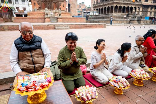 ภาพ No.317256:วันอังคารที่ 31 มีนาคม พ.ศ.2569 จาริกบิณฑบาตแห่งศรัทธา จากวัดอเชศวรสู่สี่แยกปาตันและวัดศรี ประเทศเนปาล