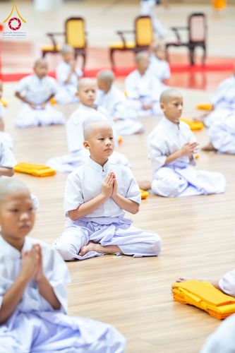 ภาพ No.319612:วันเสาร์ที่ 4 เมษายน พ.ศ.2569 พิธีขอขมา มอบผ้าไตร และถวายบาตรแด่นาคธรรมทายาท ในโครงการบรรพชาสามเณรฟื้นฟูพระพุทธศาสนาทั่วไทย โครงการหน่อแก้วเปรียญธรรม รุ่นที่ 14 โครงการสามเณรยุวธรรมทายาท รุ่นที่ 34 โครงการสามเณรมัชฌิมธรรมทายาท รุ่นที่ 30 ณ สภาธรรมกายสากล