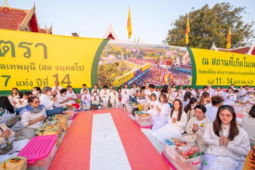 ภาพ No.294373:วันที่ 14 มกราคม พ.ศ. 2569 พิธีตักบาตรพระธรรมยาตรา ณ วัดสองพี่น้อง ต.ต้นตาล อ.สองพี่น้อง จ.สุพรรณบุรี ในโครงการธรรมยาตรา กตัญญูบูชา มหาปูชนียาจารย์ พระมงคลเทพมุนี(สด จนฺทสโร) พระผู้ปราบมาร อนุสรณ์สถาน 7 แห่ง ปีที่ 14