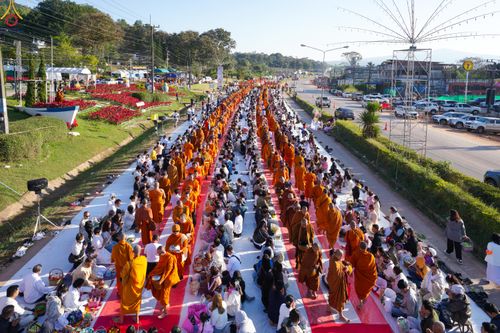 ภาพ No.281421:วันเสาร์ที่ 27 ธันวาคม พ.ศ.2568 พิธีตักบาตรพระ ๑,๐๐๐ รูป   เพื่อความเป็นสิริมงคลแก่ชีวิตและแผ่นดินไทย  มหากุศลครั้งยิ่งใหญ่แห่งปี ส่งท้ายปีเก่า ต้อนรับปีใหม่  ณ ถนนหน้าที่ว่าการอำเภอภูเรือ จังหวัดเลย