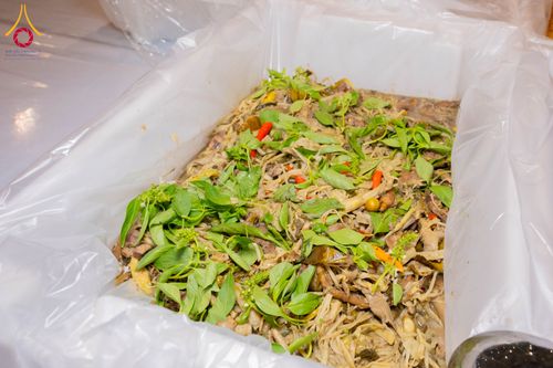 ภาพ No.303927:วันที่ 28 มกราคม พ.ศ. 2569 พิธีถวายภัตตาหารเป็นสังฆทาน แด่พระธรรมยาตรา ณ วัดพระธรรมกาย  จังหวัดปทุมธานี ในโครงการธรรมยาตรา กตัญญูบูชา มหาปูชนียาจารย์ พระมงคลเทพมุนี(สด จนฺทสโร) พระผู้ปราบมาร อนุสรณ์สถาน 7 แห่ง ปีที่ 14