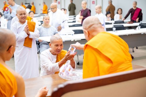 ภาพ No.324789:วันอังคารที่ 21 เมษายน พ.ศ.2569  หลวงพ่อทัตตชีโว รองเจ้าอาวาสวัดพระธรรมกาย ถวายการต้อนรับและปฏิสันถารคณะสงฆ์จากประเทศเวียดนาม