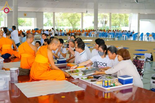 ภาพ No.316434:วันเสาร์ที่ 21 มีนาคม พ.ศ.2569 พิธีถวายภัตตาหารเมนูสวรรค์ เพื่อการบรรลุธรรม ณ หอฉันคุณยายอาจารย์ฯ วัดพระธรรมกาย