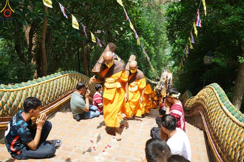 ภาพ No.81271:พระภิกษุ สามเณร วัดบ้านขุน  ธรรมยาตราฉลองแชมป์บาลี ของคณะสงฆ์ภาค 7 ประจำปี 2566 วันเสาร์ที่ 27 พฤษภาคม พ.ศ. 2566