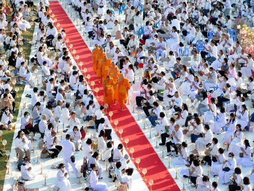 ภาพ No.293835:วันที่ 14 มกราคม พ.ศ. 2569 พิธีจุดประทีปถวายเป็นพุทธบูชา และบูชาธรรมมหาปูชนียาจารย์  ณ วัดสองพี่น้อง ต.ต้นตาล อ.สองพี่น้อง จ.สุพรรณบุรี ในโครงการธรรมยาตรา กตัญญูบูชา มหาปูชนียาจารย์ พระมงคลเทพมุนี(สด จนฺทสโร) พระผู้ปราบมาร อนุสรณ์สถาน 7 แห่ง ปีที่ 14