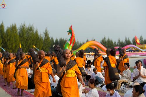 ภาพ No.299553:วันที่ 18 มกราคม พ.ศ. 2569 พิธีต้อนรับพระธรรมยาตรา (ภาพชุดที่ 2) ณ อนุสรณ์สถานลำดับที่ 5  สถานที่เผยแผ่วิชชาธรรมกายครั้งแรก อนุสรณ์สถานบางปลา วัดบางปลา อำเภอบางเลน จังหวัดนครปฐม ในโครงการธรรมยาตรา กตัญญูบูชา มหาปูชนียาจารย์ พระมงคลเทพมุนี(สด จนฺทสโร) พระ