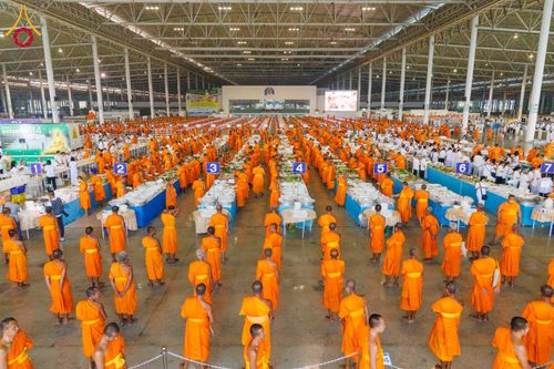 ภาพ No.306366:วันที่ 30 มกราคม พ.ศ. 2569 พิธีถวายภัตตาหารเป็นสังฆทาน แด่พระธรรมยาตรา ณ วัดพระธรรมกาย  จังหวัดปทุมธานี ในโครงการธรรมยาตรา กตัญญูบูชา มหาปูชนียาจารย์ พระมงคลเทพมุนี(สด จนฺทสโร) พระผู้ปราบมาร อนุสรณ์สถาน 7 แห่ง ปีที่ 14