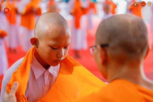 ภาพ No.283665:วันเสาร์ที่ 20 ธันวาคม  2568 พิธีบรรพชาสามเณร ณ ประเทศอินโดนีเซีย