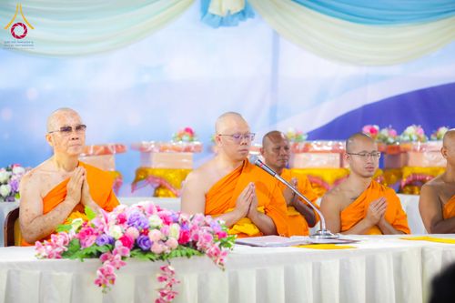 ภาพ No.298500:วันที่ 20 มกราคม พ.ศ. 2569 พิธีถวายภัตตาหารเป็นสังฆทาน แด่พระธรรมยาตรา ณ อนุสรณ์สถานบางปลา วัดบางปลา อำเภอบางเลน จังหวัดนครปฐม ในโครงการธรรมยาตรา กตัญญูบูชา มหาปูชนียาจารย์ พระมงคลเทพมุนี(สด จนฺทสโร) พระผู้ปราบมาร อนุสรณ์สถาน 7 แห่ง ปีที่ 14