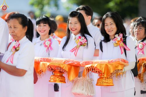 ภาพ No.83813:พิธีเวียนประทักษิณ,พิธีบรรพชาและพิธีอุปสมบทหมู่ ในโครงการอบรมพระธรรมทายาทในทวีปยุโรป  รุ่นที่ 9 วันอาทิตย์ที่ 16 กรกฎาคม พ.ศ. 2566 ณ วัดพระธรรมกายเบเนลักซ์  ประเทศเบลเยียม