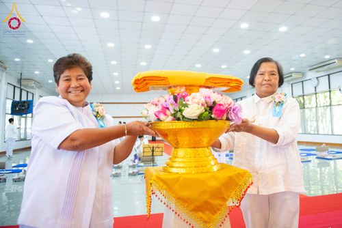 ภาพ No.278410:วันพุธที่ 10 ธันวาคม พ.ศ.2568  พิธีทอดผ้าป่าเพื่อสนับสนุนโครงการตักบาตรพระ 10,000 รูป เมืองกาญจนบุรี ณ อาคารปลูกศรัทธา วัดพระธรรมกาย