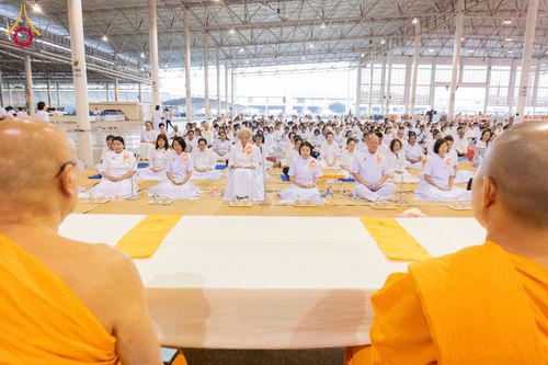 ภาพ No.279077:วันที่ 2 มกราคม พ.ศ.2569 พิธีถวายภัตตาหารเป็นสังฆทาน แด่พระธรรมยาตรา ณ วัดพระธรรมกาย ปทุมธานี ในโครงการธรรมยาตรา กตัญญูบูชา มหาปูชนียาจารย์ พระมงคลเทพมุนี(สด จนฺทสโร) พระผู้ปราบมาร อนุสรณ์สถาน 7 แห่ง ปีที่ 14